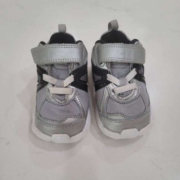 Nike Darts 9 Leather & Synthetic Silver and Black Toddler Size 4C - Picture 7 of 11
